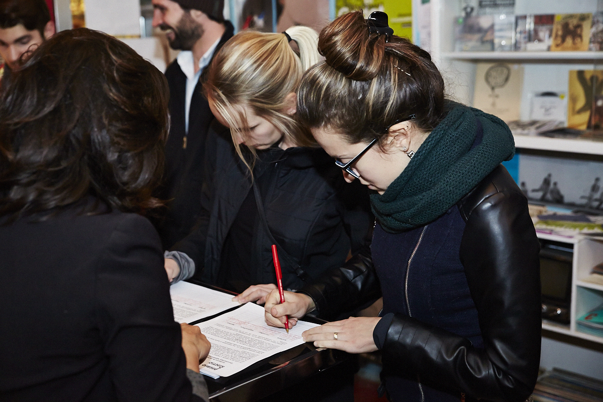 This is better than porn lance son 2e recueil de textes et de photos pas mal osé!