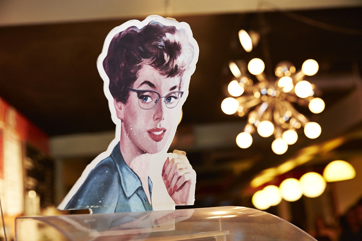 This is better than porn lance son 2e recueil de textes et de photos pas mal osé!