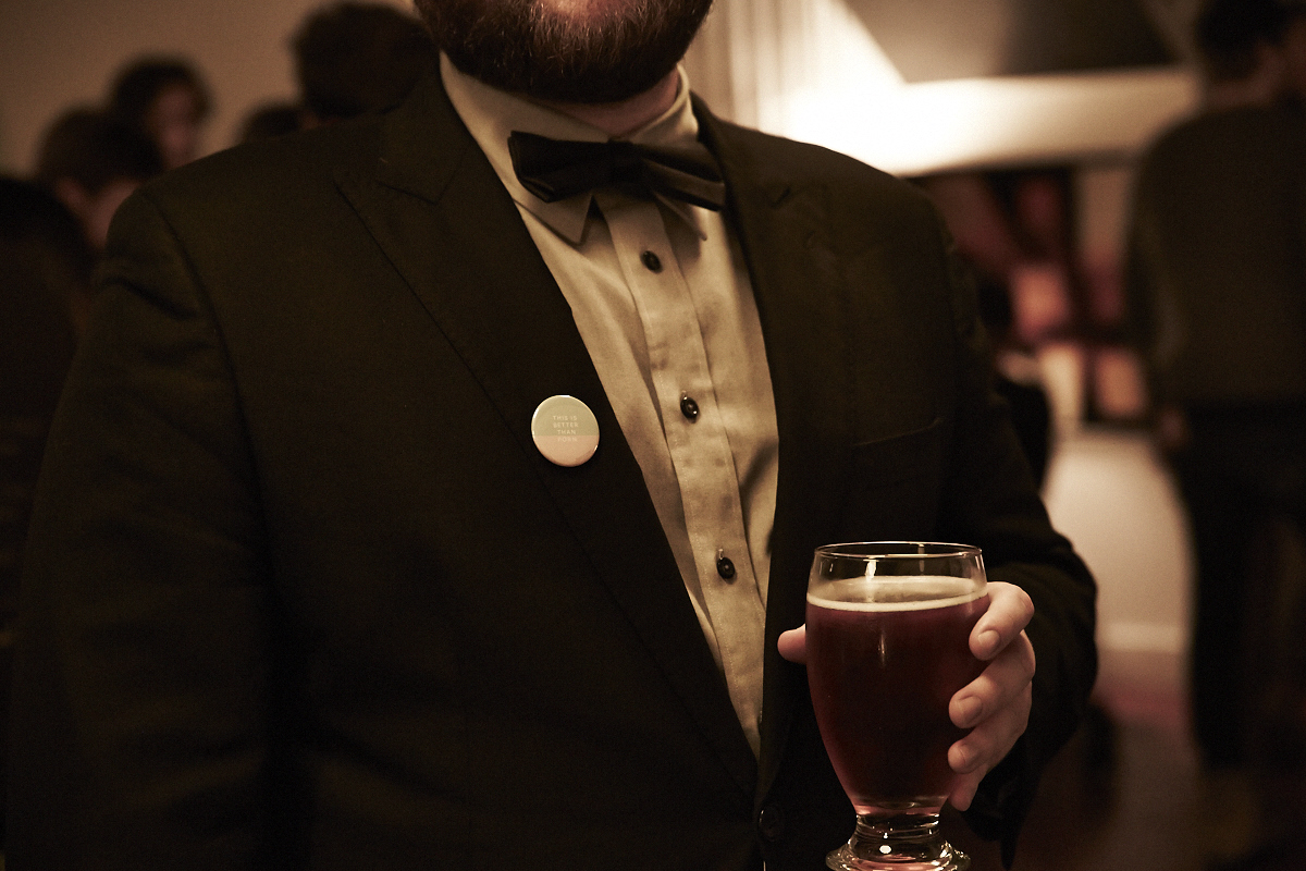 This is better than porn lance son 2e recueil de textes et de photos pas mal osé!