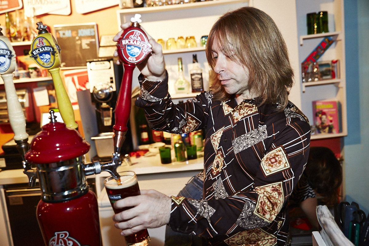 This is better than porn lance son 2e recueil de textes et de photos pas mal osé!