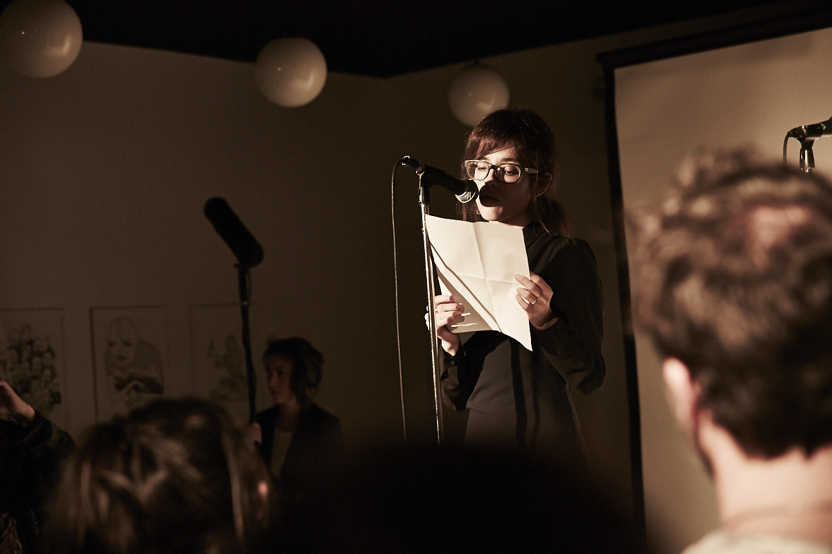 This is better than porn lance son 2e recueil de textes et de photos pas mal osé!