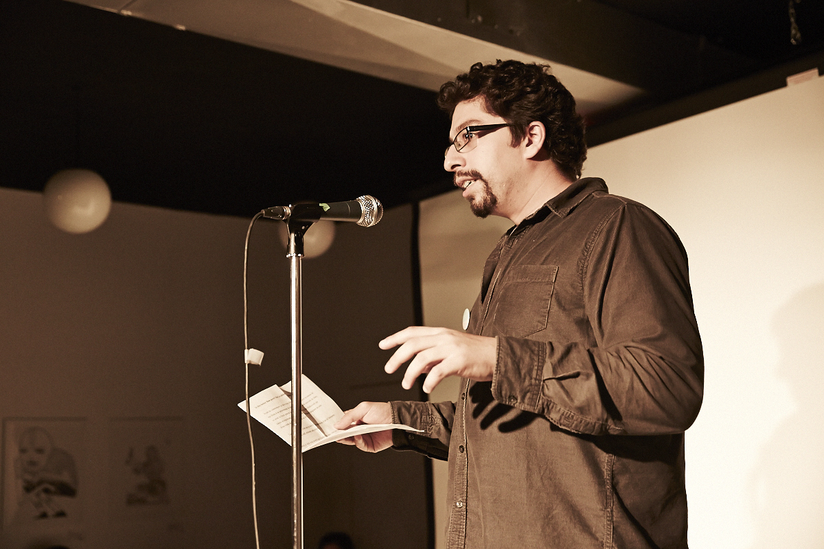 This is better than porn lance son 2e recueil de textes et de photos pas mal osé!