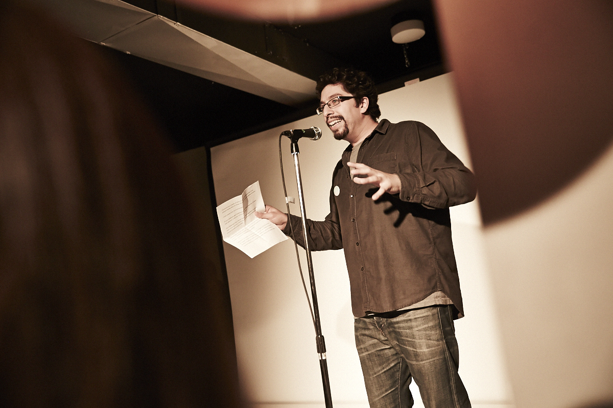 This is better than porn lance son 2e recueil de textes et de photos pas mal osé!