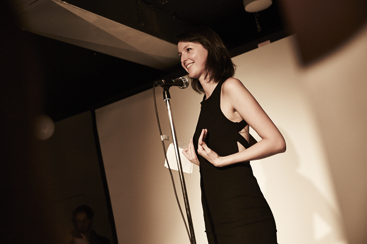 This is better than porn lance son 2e recueil de textes et de photos pas mal osé!