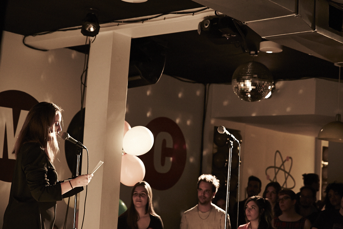 This is better than porn lance son 2e recueil de textes et de photos pas mal osé!