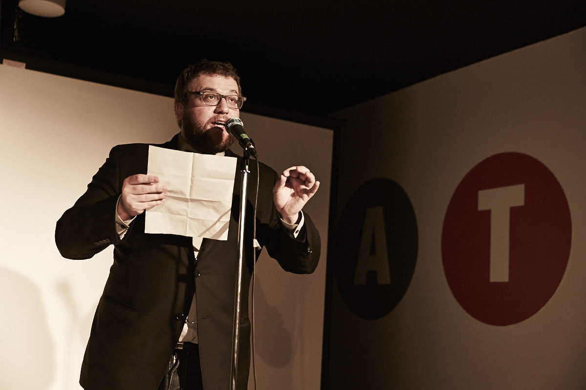 This is better than porn lance son 2e recueil de textes et de photos pas mal osé!