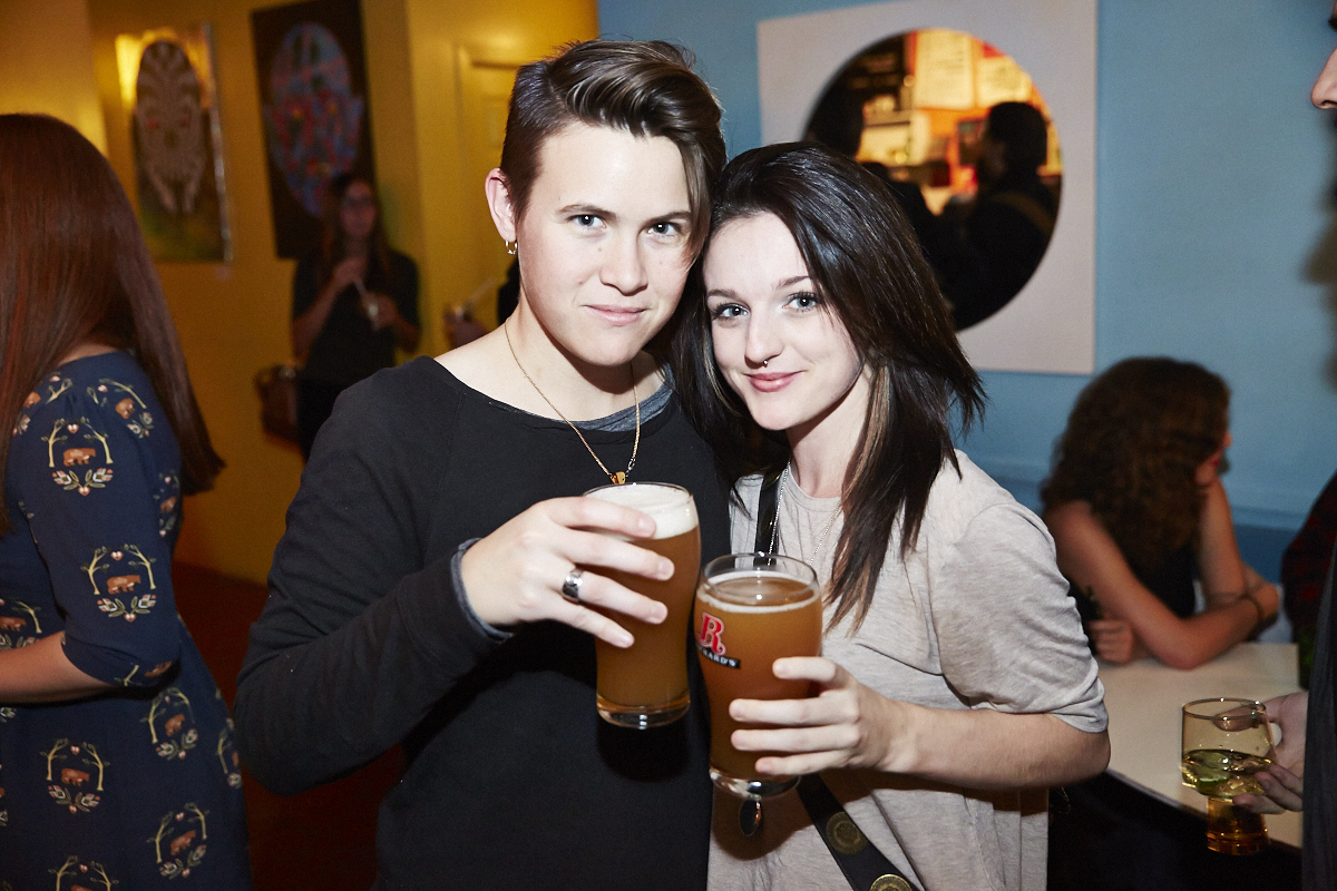 This is better than porn lance son 2e recueil de textes et de photos pas mal osé!