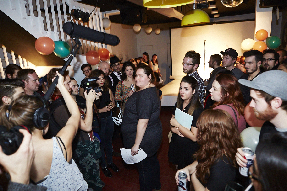 This is better than porn lance son 2e recueil de textes et de photos pas mal osé!