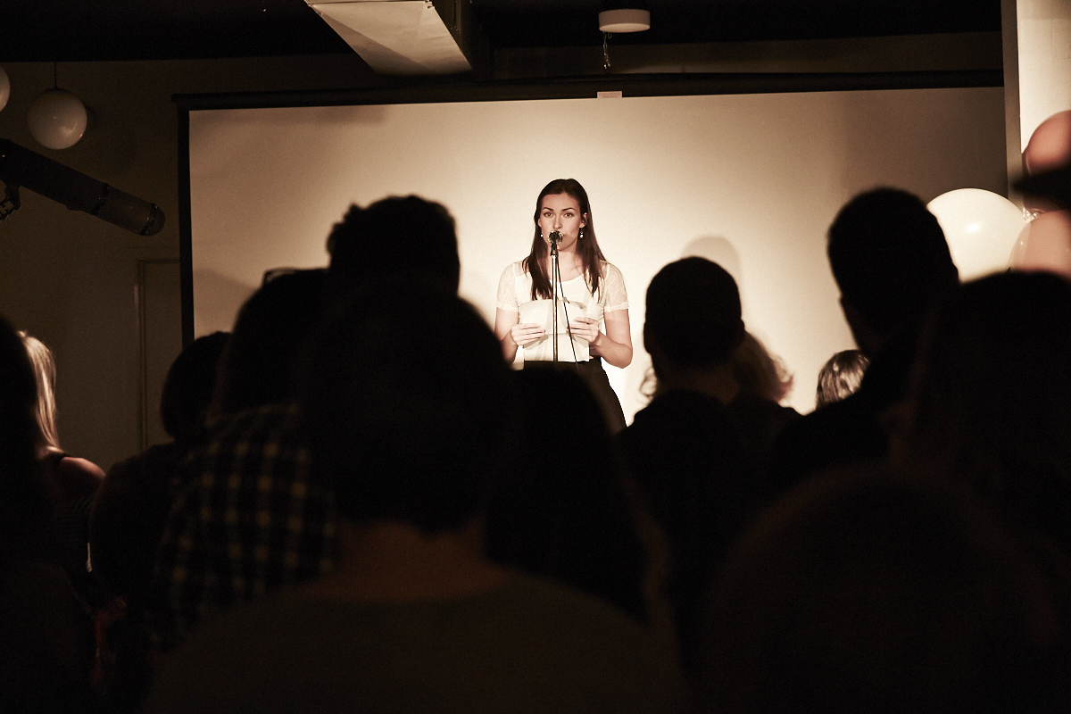 This is better than porn lance son 2e recueil de textes et de photos pas mal osé!