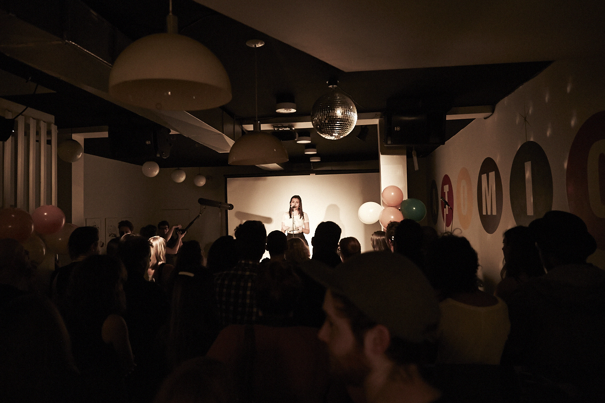 This is better than porn lance son 2e recueil de textes et de photos pas mal osé!