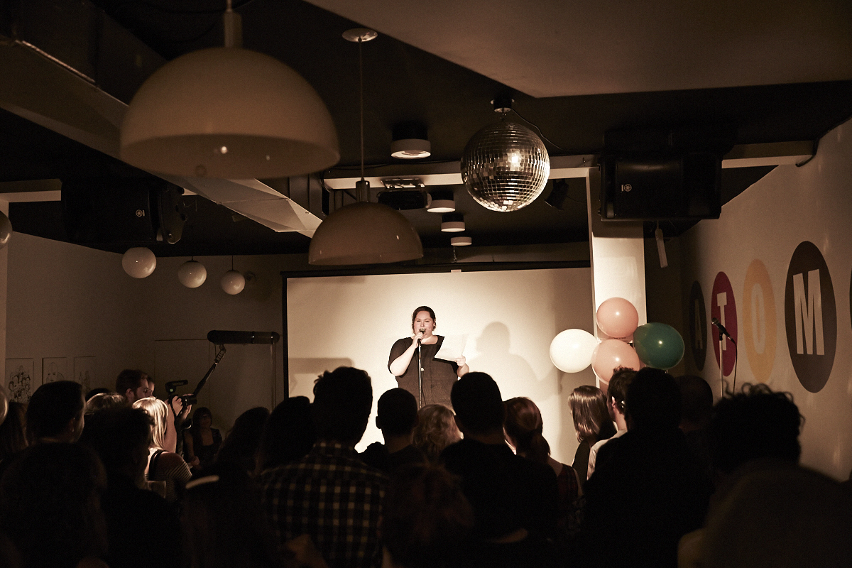 This is better than porn lance son 2e recueil de textes et de photos pas mal osé!