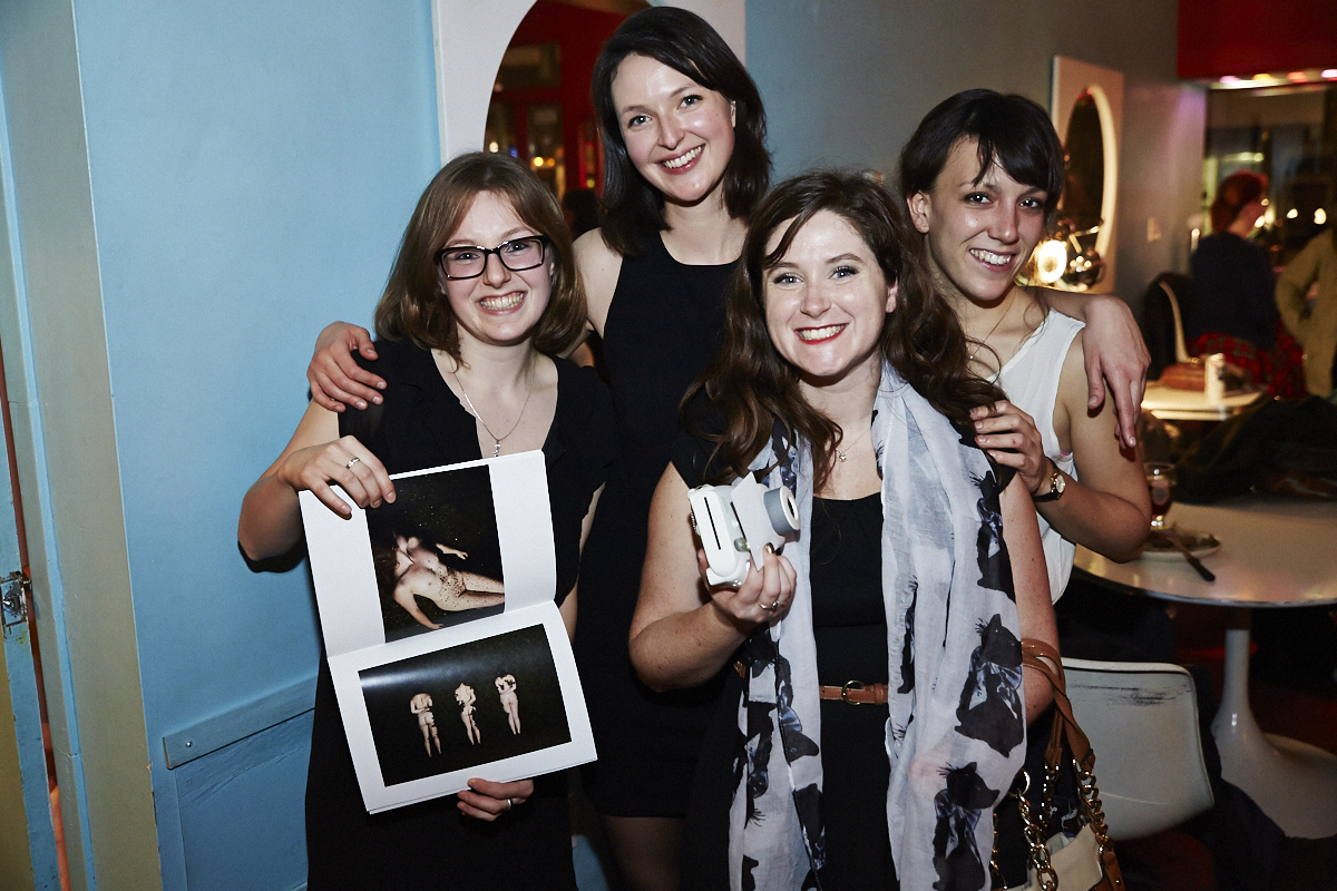 This is better than porn lance son 2e recueil de textes et de photos pas mal osé!