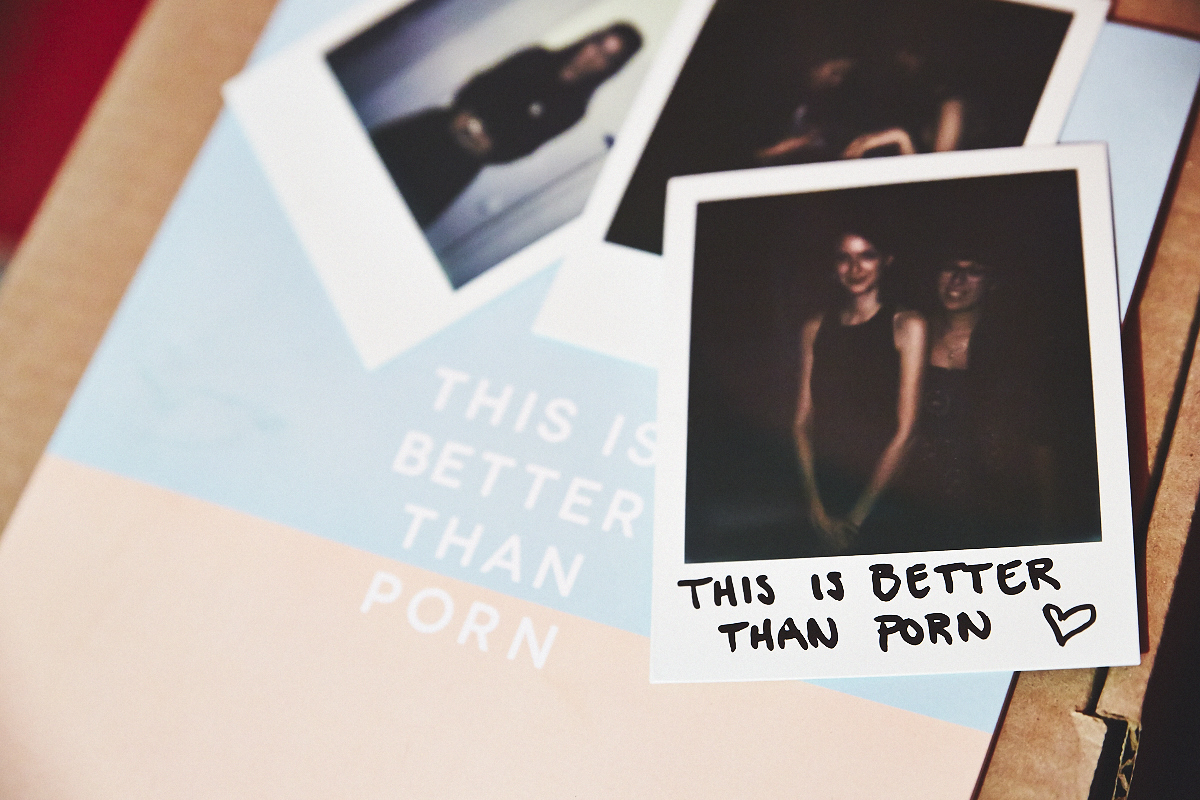 This is better than porn lance son 2e recueil de textes et de photos pas mal osé!