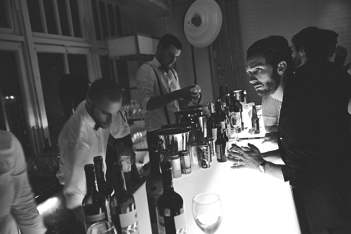 L'agence Tuxedo célèbre son déménagement avec une pendaison de crémaillère bien arrosée!