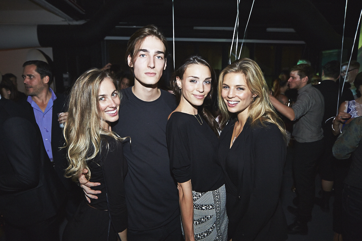 L'agence Tuxedo célèbre son déménagement avec une pendaison de crémaillère bien arrosée!