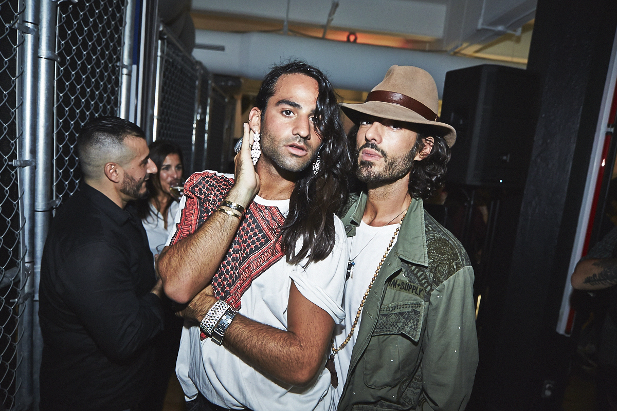 L'agence Tuxedo célèbre son déménagement avec une pendaison de crémaillère bien arrosée!