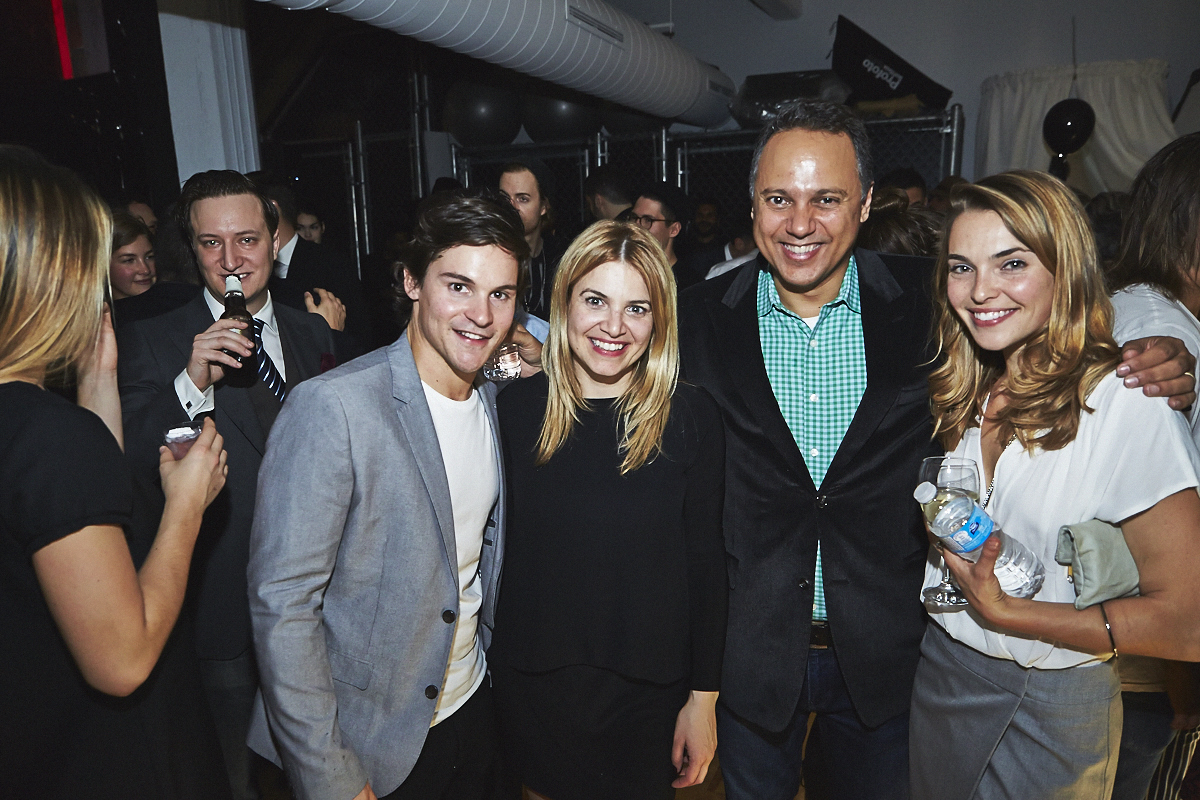 L'agence Tuxedo célèbre son déménagement avec une pendaison de crémaillère bien arrosée!