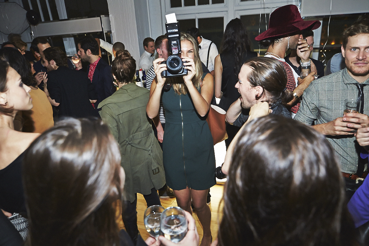 L'agence Tuxedo célèbre son déménagement avec une pendaison de crémaillère bien arrosée!