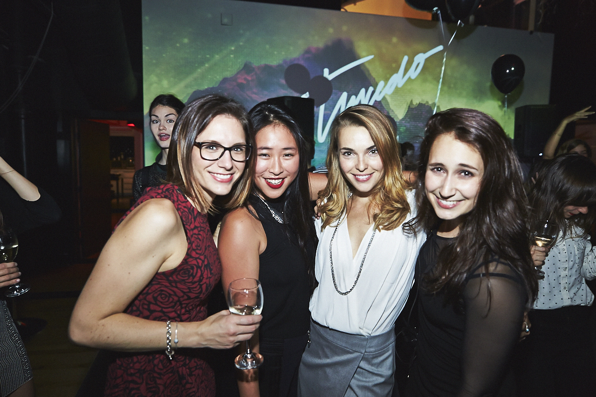 L'agence Tuxedo célèbre son déménagement avec une pendaison de crémaillère bien arrosée!