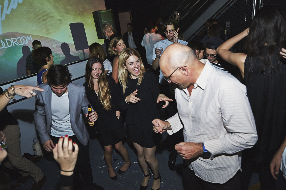 L'agence Tuxedo célèbre son déménagement avec une pendaison de crémaillère bien arrosée!