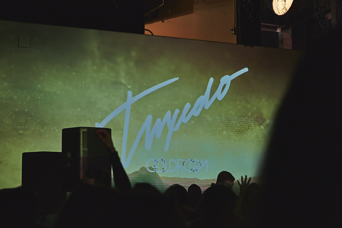 L'agence Tuxedo célèbre son déménagement avec une pendaison de crémaillère bien arrosée!