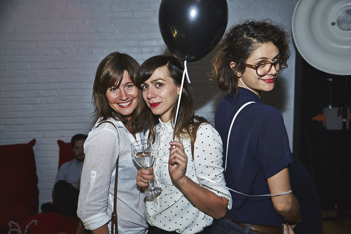 L'agence Tuxedo célèbre son déménagement avec une pendaison de crémaillère bien arrosée!