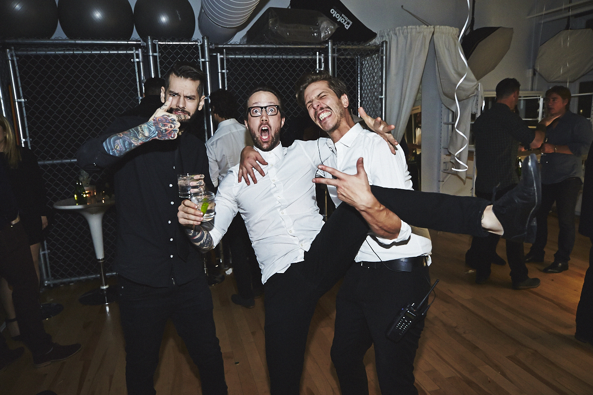 L'agence Tuxedo célèbre son déménagement avec une pendaison de crémaillère bien arrosée!