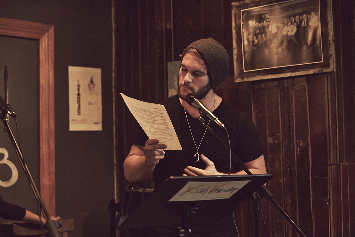 Venir en gang pour les 1 an du site de nouvelles et images érotiques jesuisvenu.com