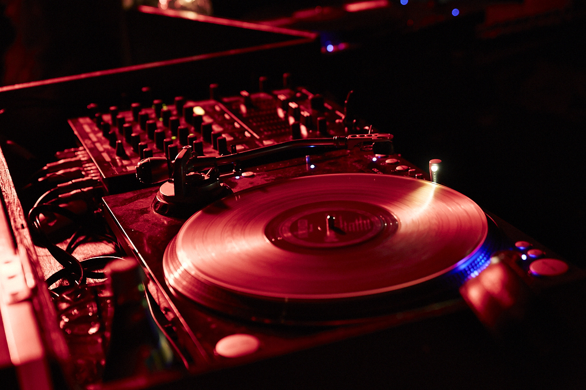 Folle soirée dans St-Henri pour les deux ans du bar de Courcelle