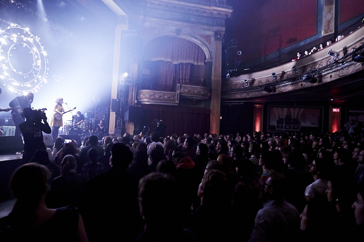 Lisa Leblanc rock the shit au lancement de son nouvel album anglo Highways, Heartaches and Time Well Wasted