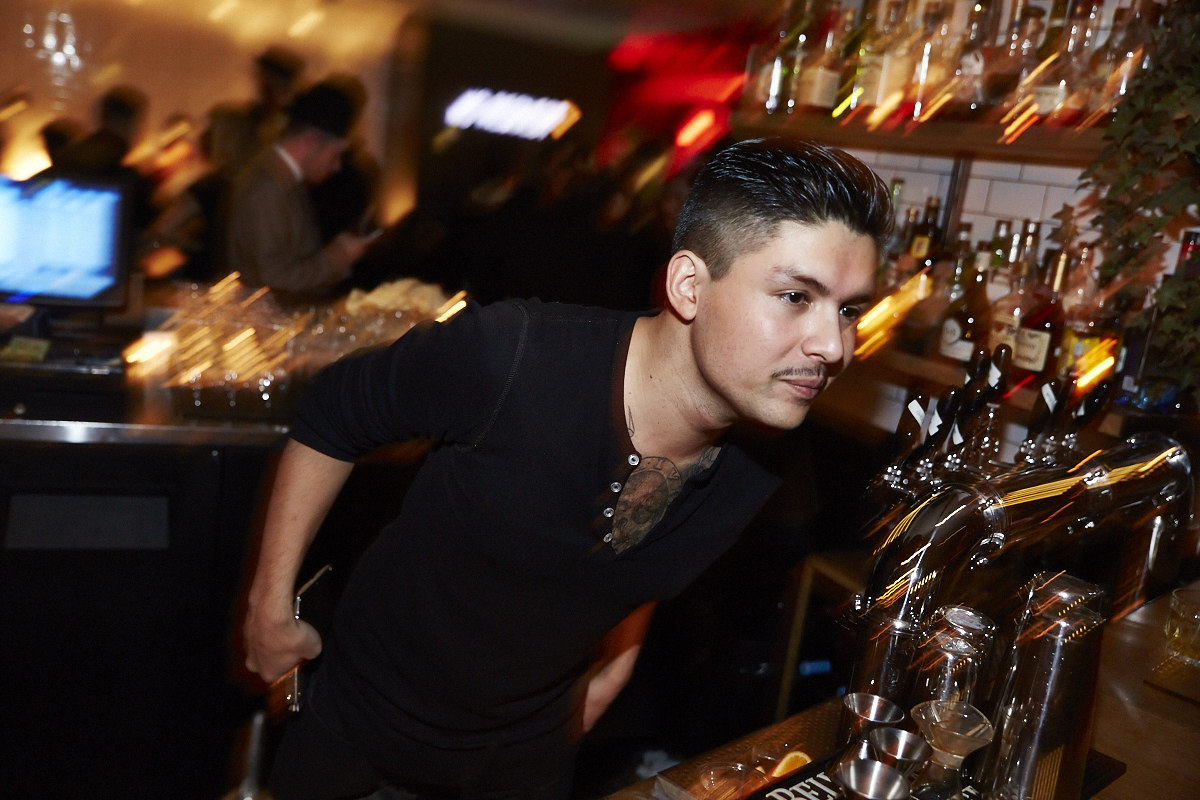 JimLeBarbier fait des ravages au Mme.Lee pour le lancement de Movember