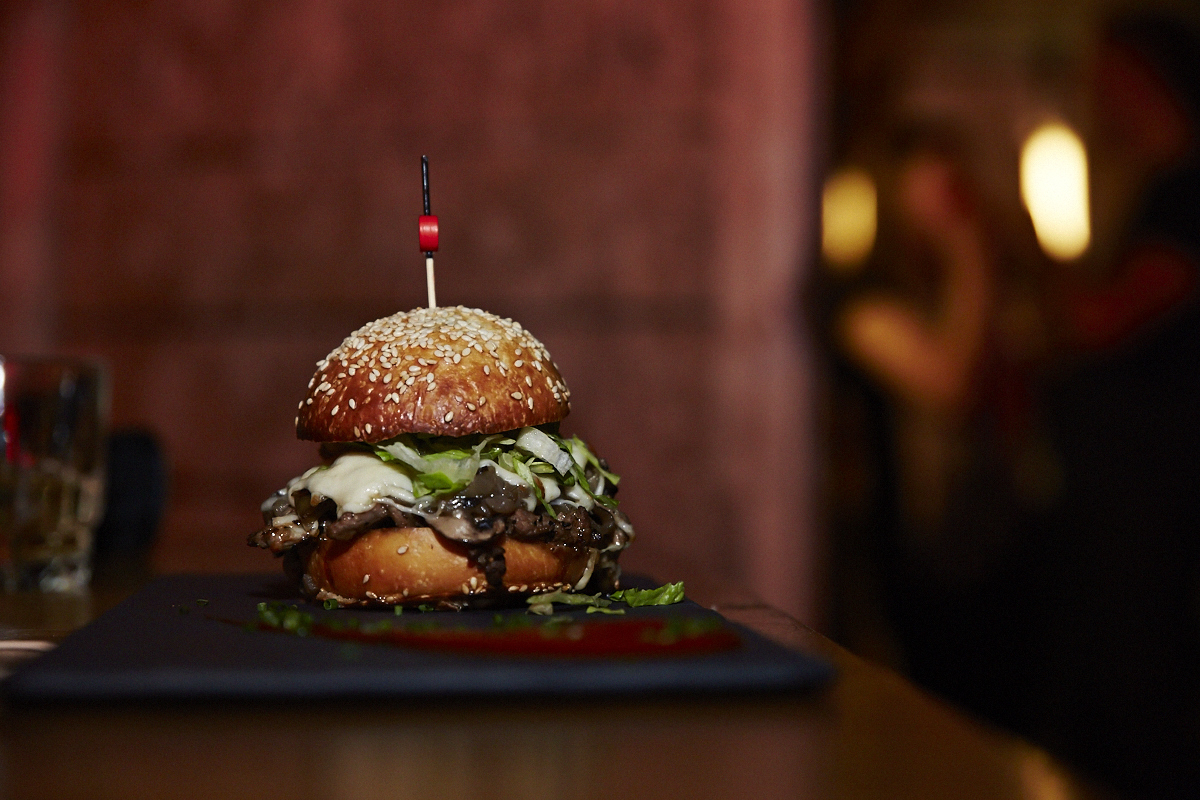 JimLeBarbier fait des ravages au Mme.Lee pour le lancement de Movember