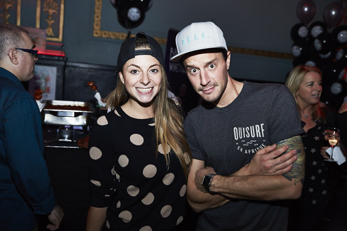 Moustaches, surfboards et destination paradisiaque pour la nouvelle saison de OuiSurf!