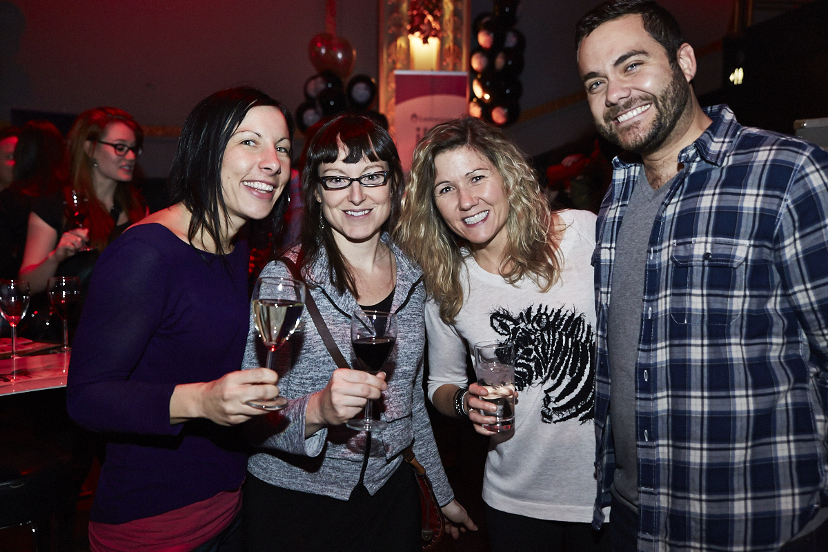 Moustaches, surfboards et destination paradisiaque pour la nouvelle saison de OuiSurf!