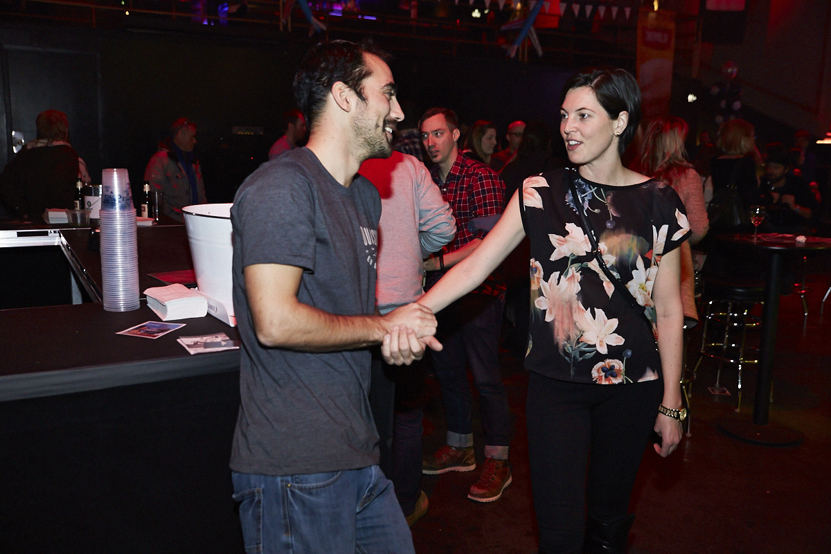 Moustaches, surfboards et destination paradisiaque pour la nouvelle saison de OuiSurf!