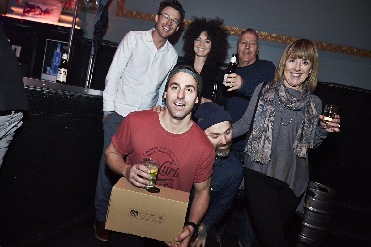 Moustaches, surfboards et destination paradisiaque pour la nouvelle saison de OuiSurf!