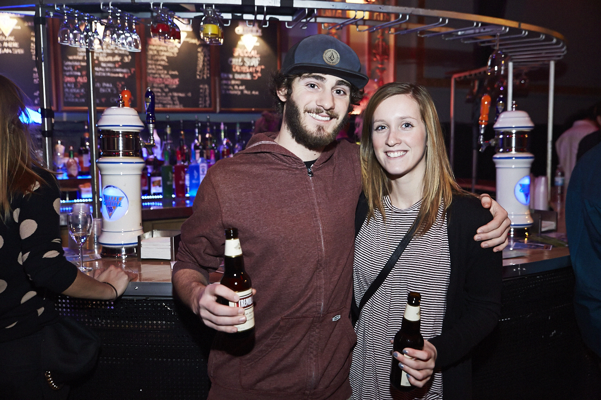 Moustaches, surfboards et destination paradisiaque pour la nouvelle saison de OuiSurf!