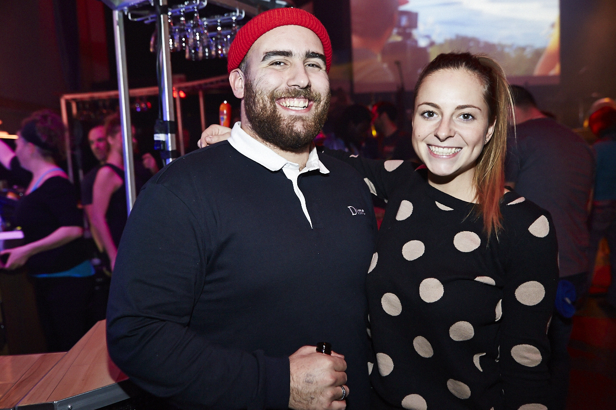 Moustaches, surfboards et destination paradisiaque pour la nouvelle saison de OuiSurf!