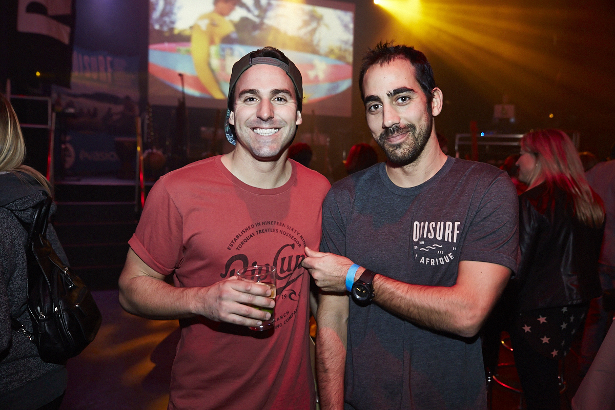 Moustaches, surfboards et destination paradisiaque pour la nouvelle saison de OuiSurf!