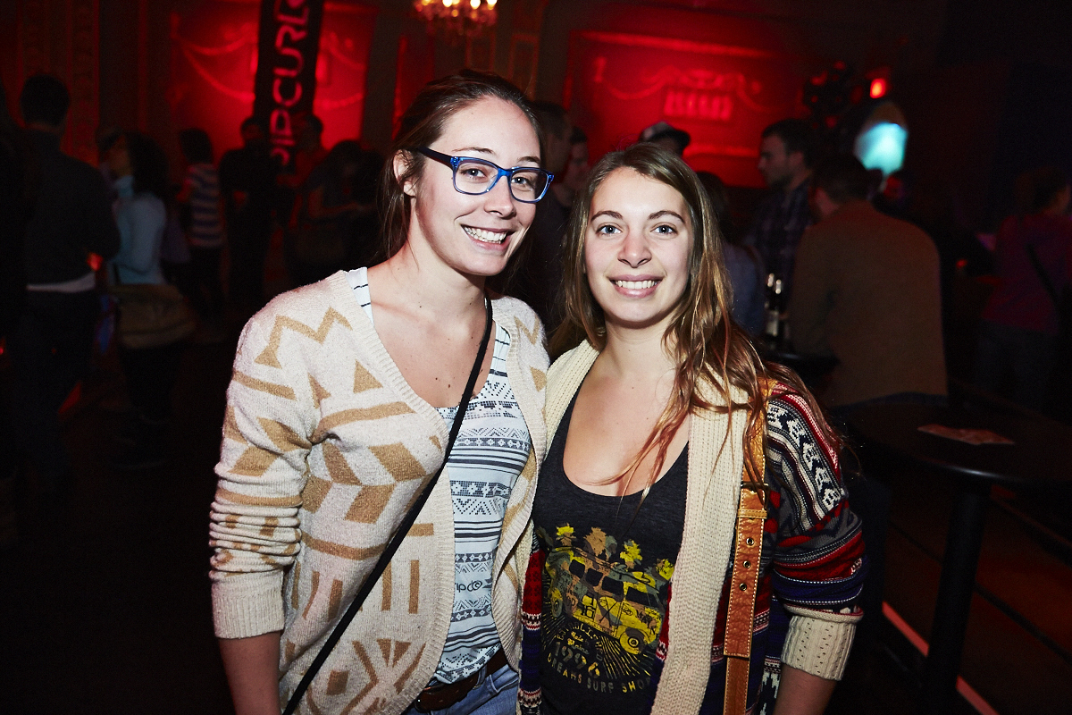 Moustaches, surfboards et destination paradisiaque pour la nouvelle saison de OuiSurf!