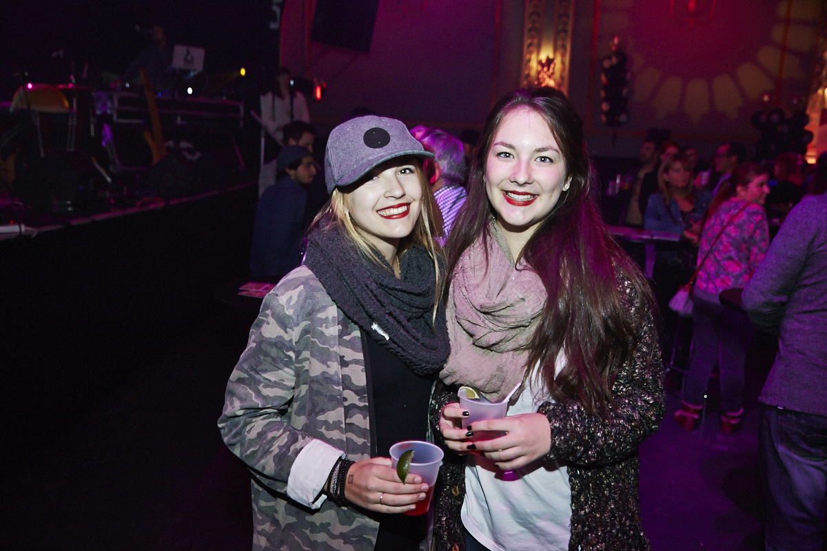 Moustaches, surfboards et destination paradisiaque pour la nouvelle saison de OuiSurf!