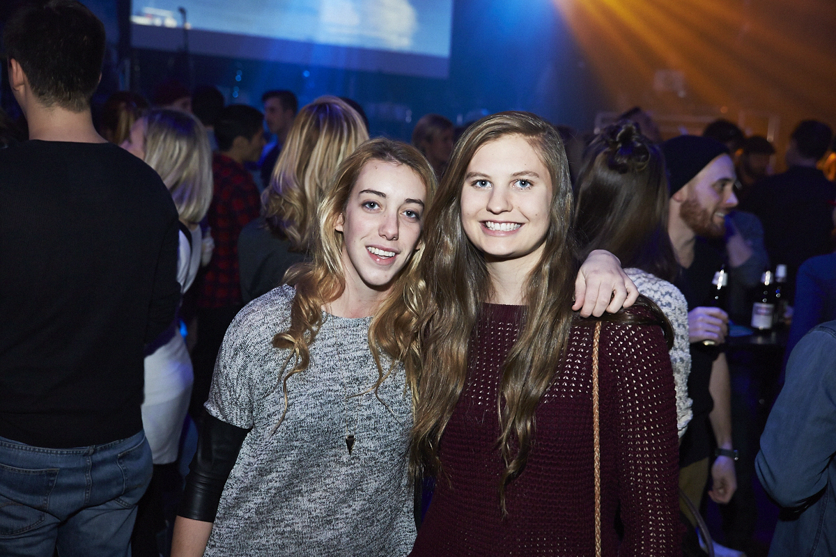 Moustaches, surfboards et destination paradisiaque pour la nouvelle saison de OuiSurf!