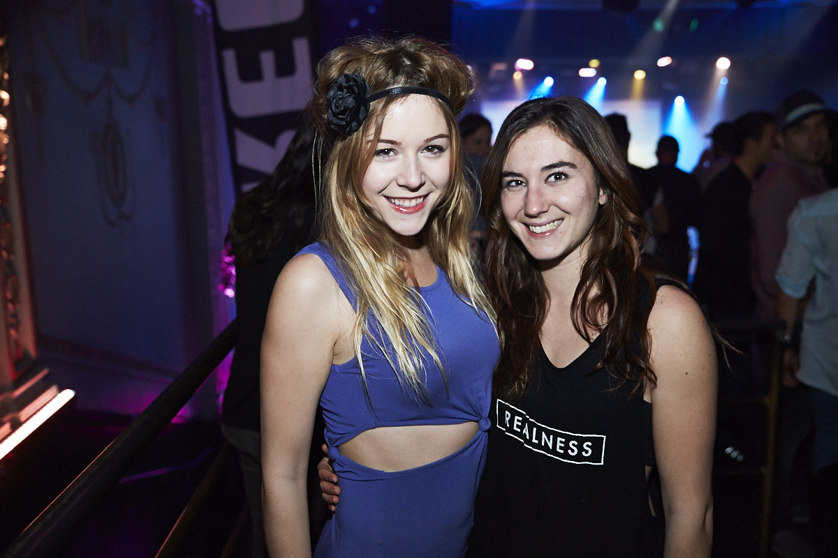 Moustaches, surfboards et destination paradisiaque pour la nouvelle saison de OuiSurf!