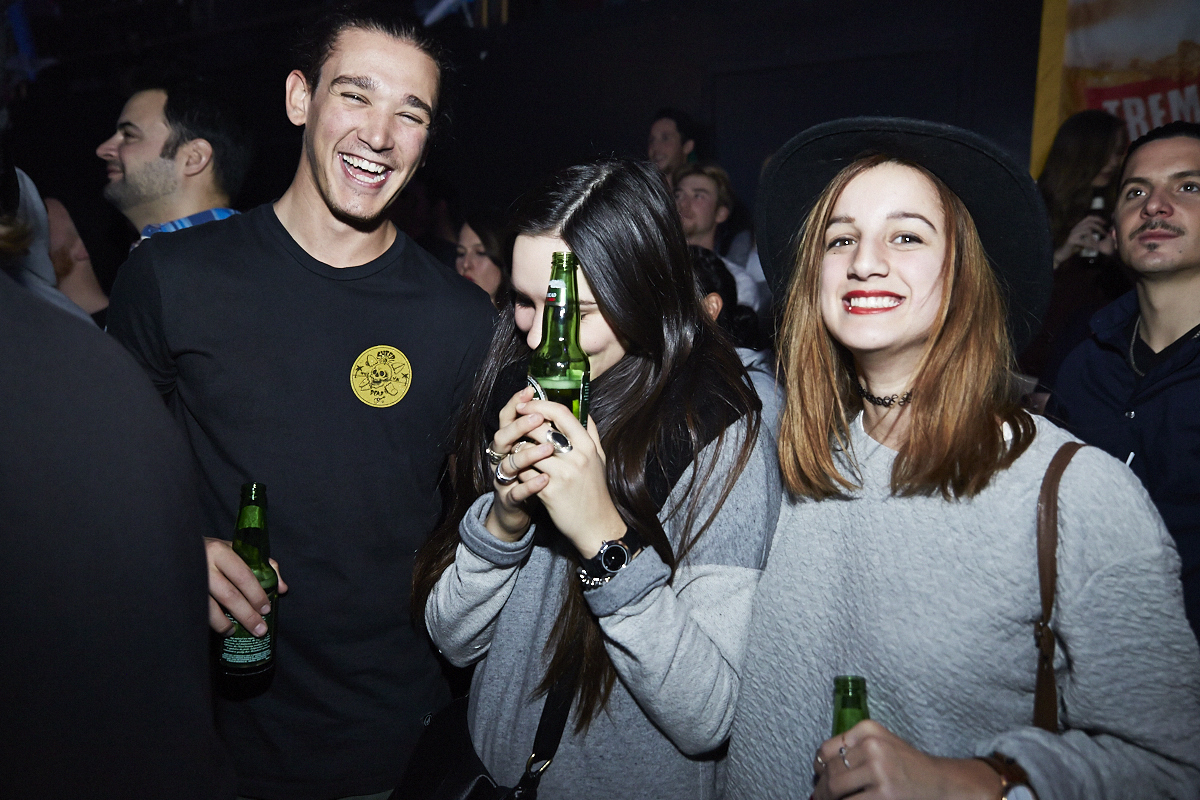 Moustaches, surfboards et destination paradisiaque pour la nouvelle saison de OuiSurf!