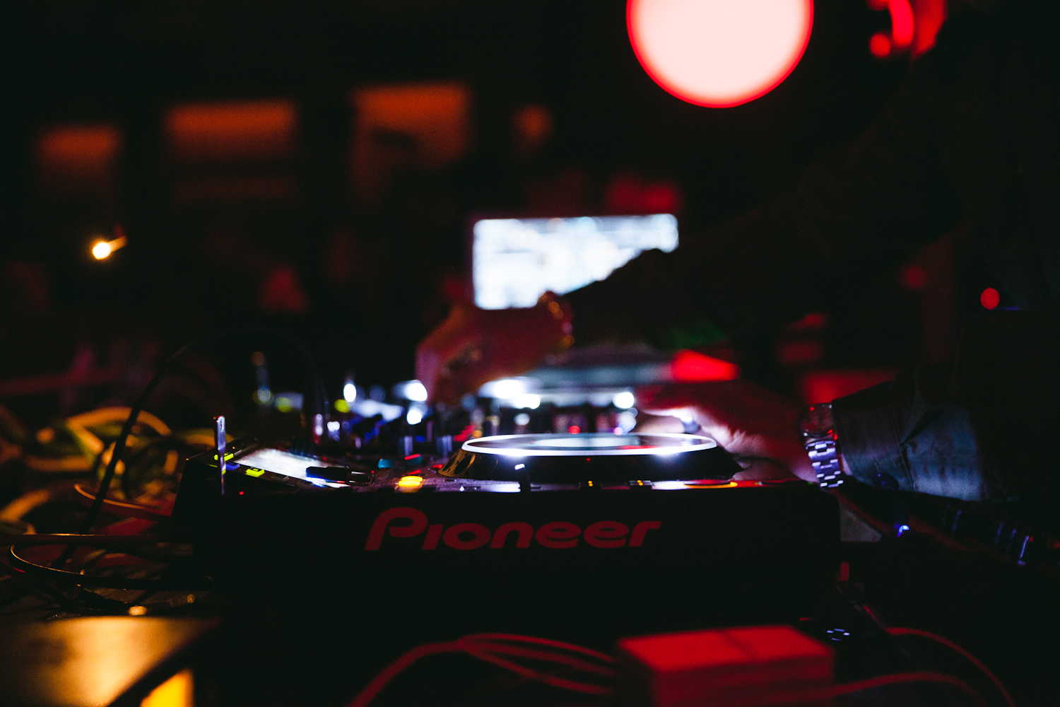 Le Peopl coule au rythme de la vodka pour sa soirée Di Salvio Reunion