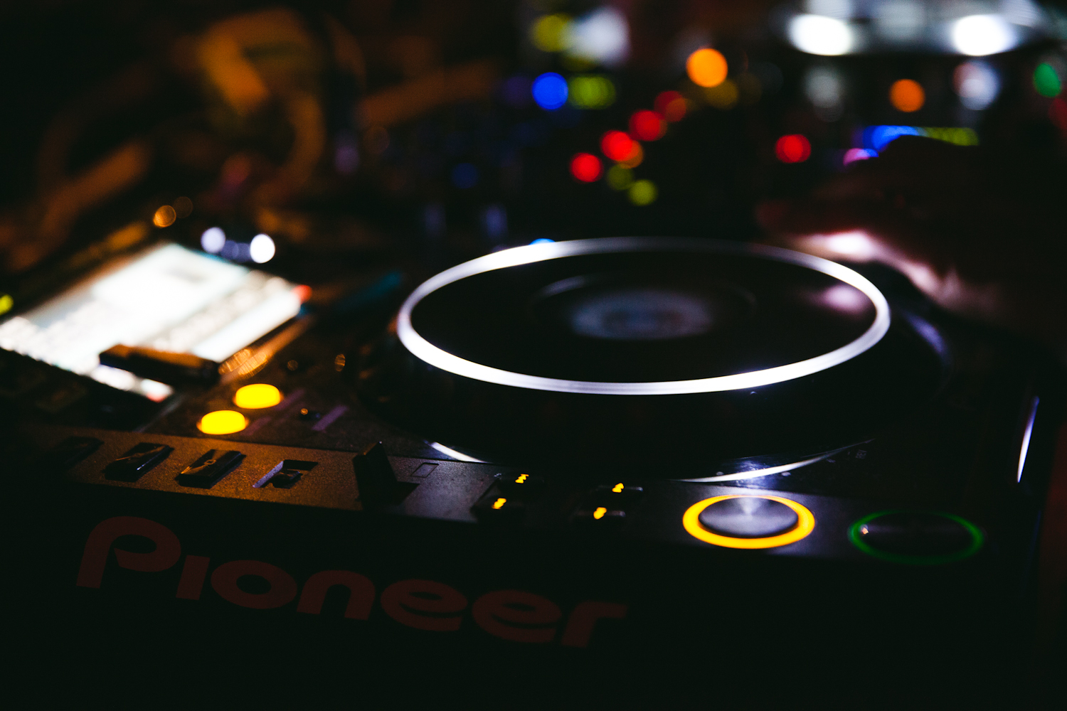 Le Peopl coule au rythme de la vodka pour sa soirée Di Salvio Reunion