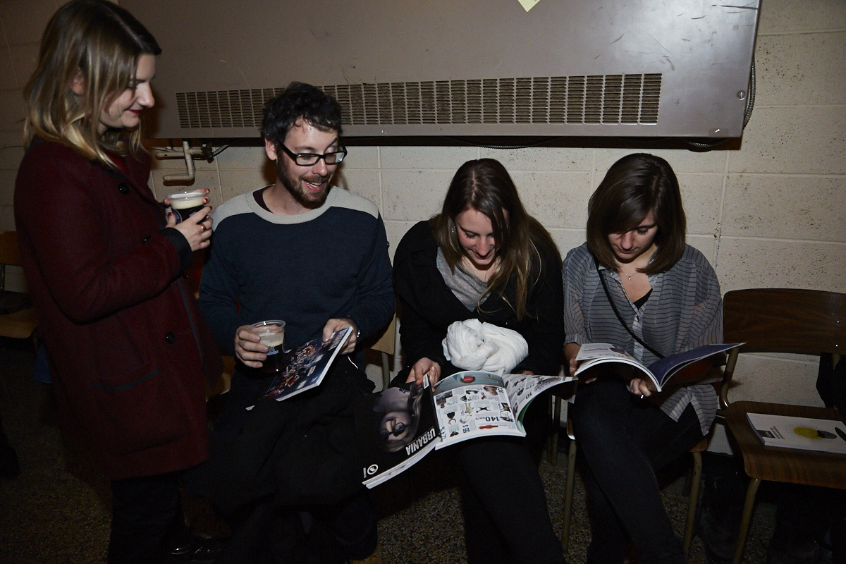 Des centaines d'anonymes excités se rendent au lancement du magazine URBANIA