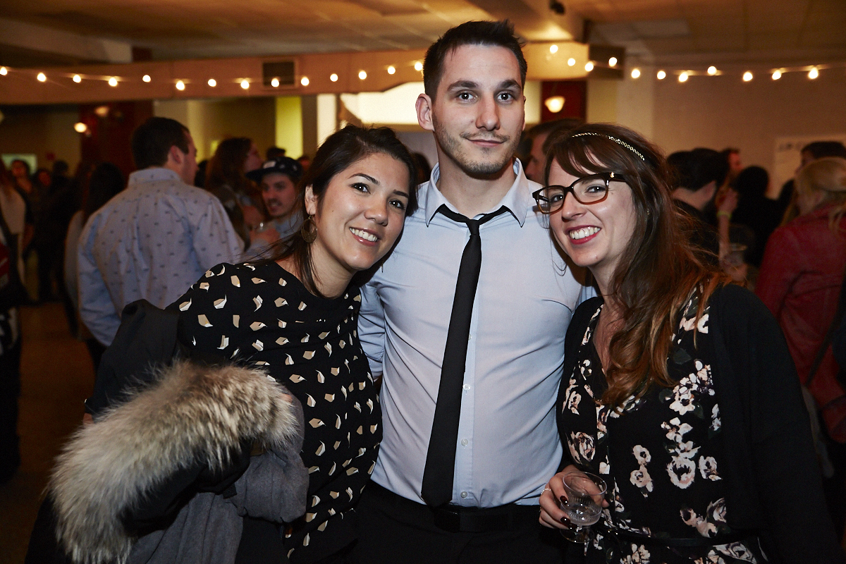 Des centaines d'anonymes excités se rendent au lancement du magazine URBANIA