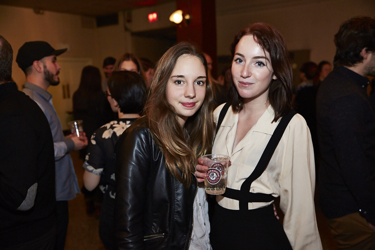 Des centaines d'anonymes excités se rendent au lancement du magazine URBANIA