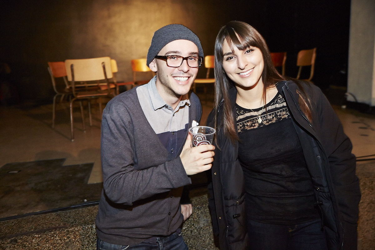 Des centaines d'anonymes excités se rendent au lancement du magazine URBANIA